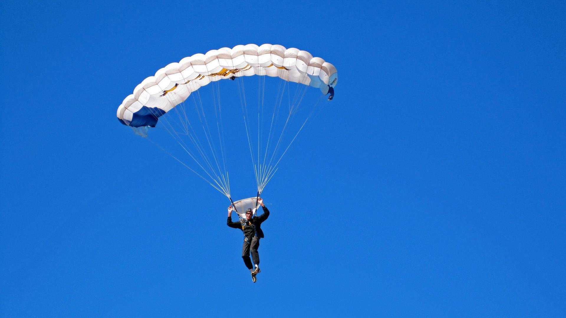 九游下载电脑版-《【幕后故事】职业选手训练秘籍揭秘》，职业选手背后的艰辛